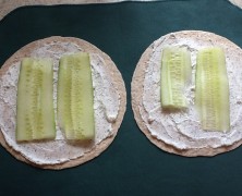 Sandwich roulé au thon et au concombre